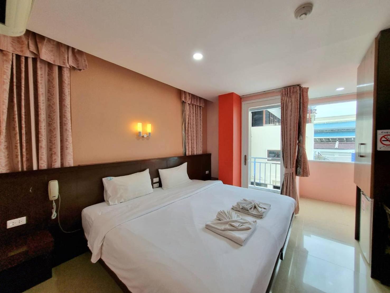 77 Patong Hotel & Spa Dış mekan fotoğraf